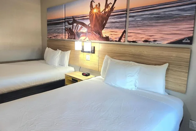 غرفة بسريرين كوين، Days Inn & Suites By Wyndham Galveston West/Seawall 7/10