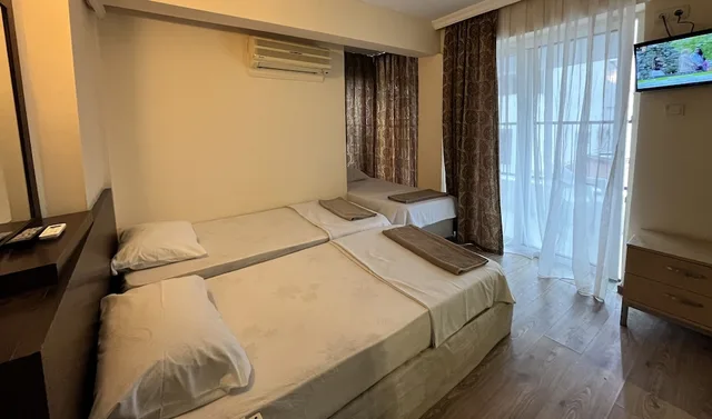 غرفة قياسية ثلاثية بثلاثة أسرّة، Romeo Beach Hotel 3/10