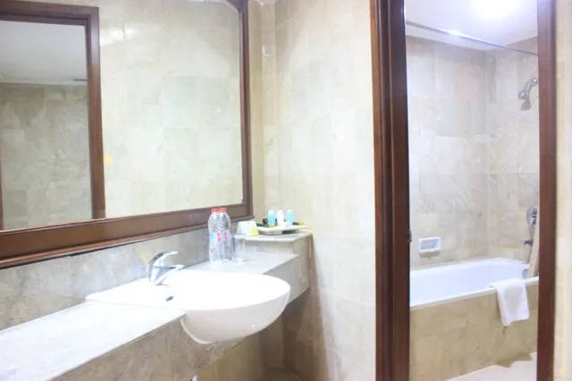 غرفة غراند ديلوكس بسرير كينج، Grand Arkenso Park View Simpang Lima (ex. Horison Semarang) 3/3