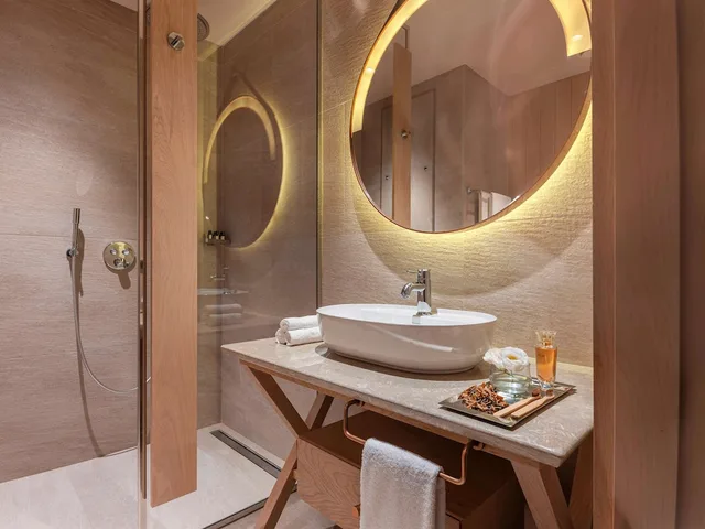 جناح سوبيريور بسرير مزدوج بإطلالة على الحديقة مع أريكة، The Bodrum Hotel Yalikavak - MGallery Collection 7/8