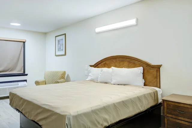 غرفة بسرير كينج للمدخنين، Texas Inn Brownsville by Hotel O 1/6