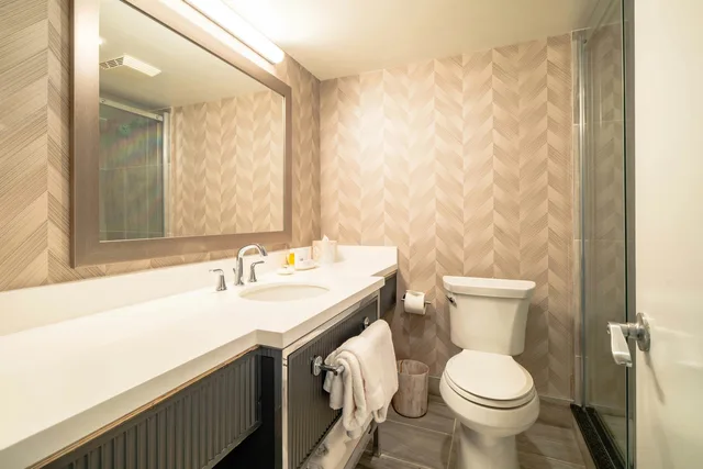 1 Bedroom, Premium, Suite, King Bed, Sofa, La Grande Residence at the Sutton Place Hotel 3/5