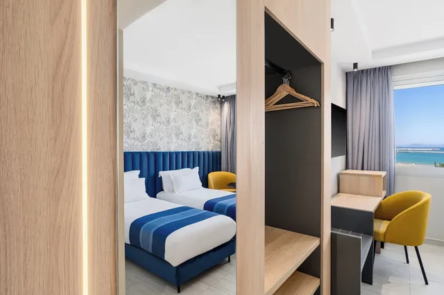 Superior, Twin Beds, Side Sea View، Kenzi Solazur 2/4