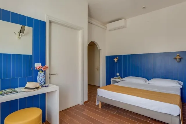 غرفة قياسية بسرير مزدوج، Hotel Torre Dei Borboni 5/7