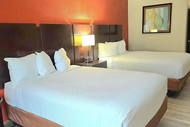 غرفة بسريرين كوين، Ramada By Wyndham South Waco 1/5