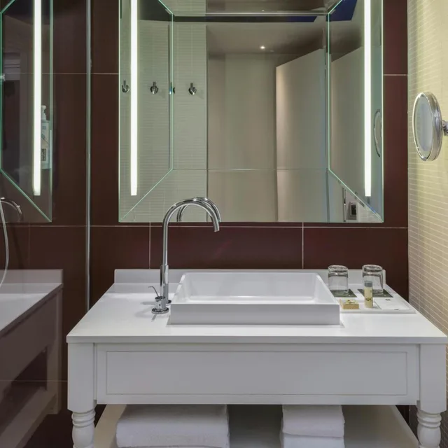 غرفة كلاسيكية بسرير مزدوج، Renaissance Paris Hippodrome de St. Cloud Hotel 9/10