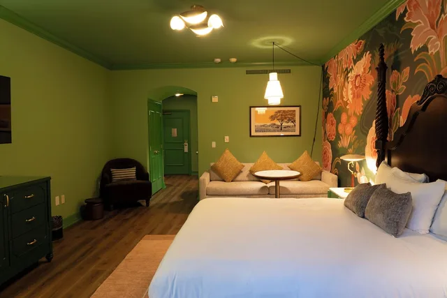 Premier, King Bed, Patio, Courtyard Area، Carlton Hotel 1/10
