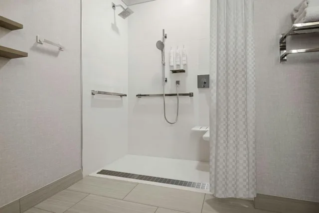 Guest Room, King Bed, Club Lounge Access, Saddle Brook Marriott 6/6