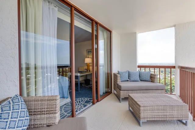 غرفة بسرير كينج لذوي الإعاقة، Signia Hilton Naples Grande Beach Resort 6/10