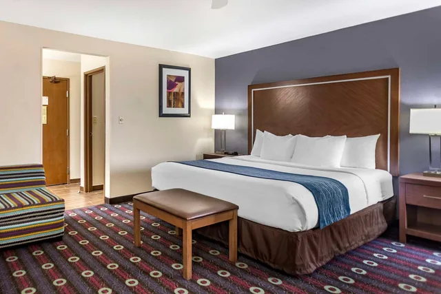 جناح بسرير كينج، Comfort Inn Tulsa Midtown 2/2