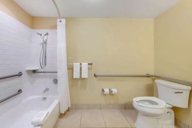 Suite, Clarion Hotel Anaheim Resort 4/5