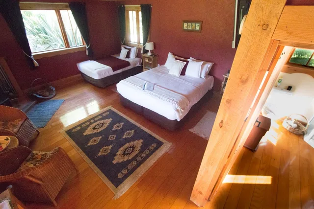 شاليه بسرير كينج وسرير فردي بإطلالة على الجبل بغرفة نوم واحدة، The River Lodge 3/6