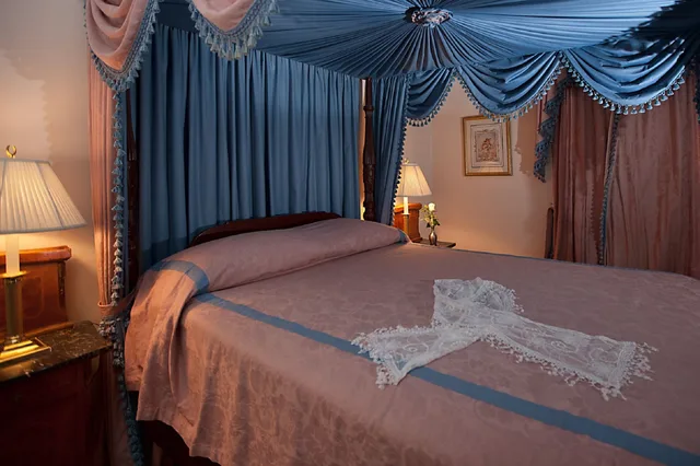 غرفة ديلوكس بسرير كوين، Monmouth Historic Inns And Gardens 2/4