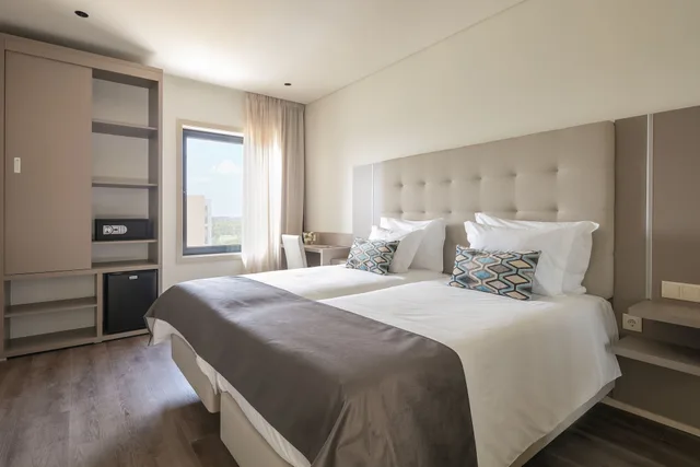 غرفة قياسية بسريرين منفصلين، Oporto Airport Business Hotel 2/5
