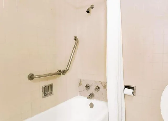 غرفة بسرير كينج لذوي الإعاقة، Motel6 Tucson, AZ- Downtown 7/7