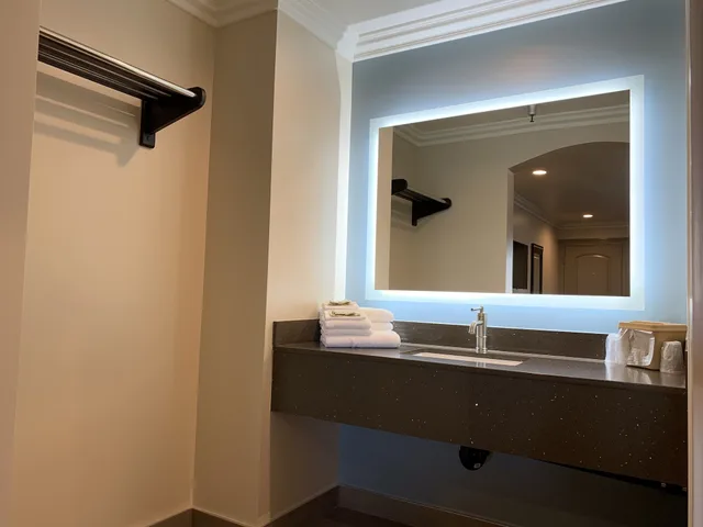 غرفة ديلوكس بسريرين كوين، Industry Inn Amp Suites 5/5