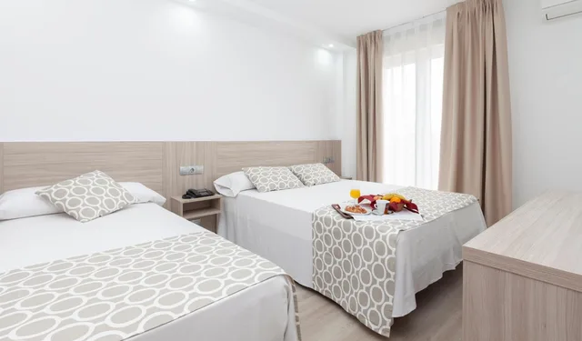 غرفة ثلاثية بسرير كوين وسرير فردي، Olympia Hotel Ronda II 9/10