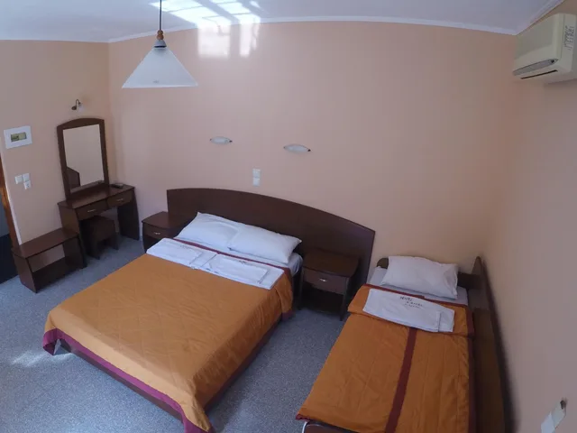 غرفة ثلاثية بإطلالة على البحر، Kalias Hotel 8/10