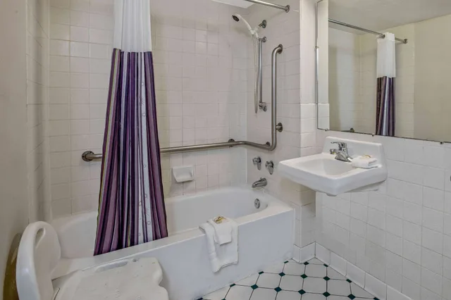 Room, King Bed, Accessible, La Quinta Inn Stockton 6/6