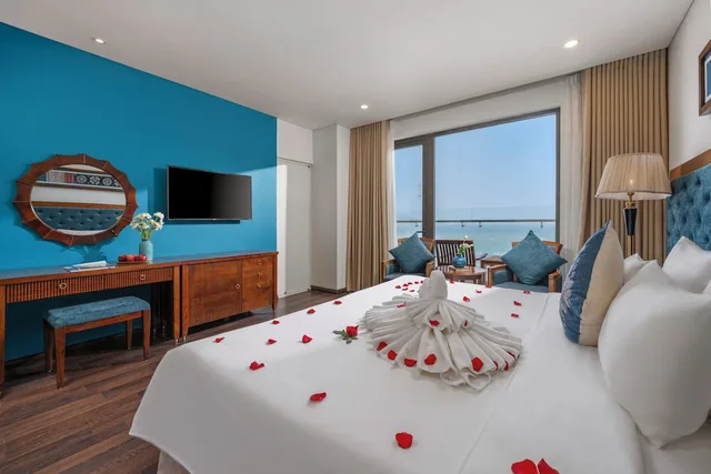 Premier, King Bed, Ocean Front, Balcony، Balcona Hotel Da Nang 4/6