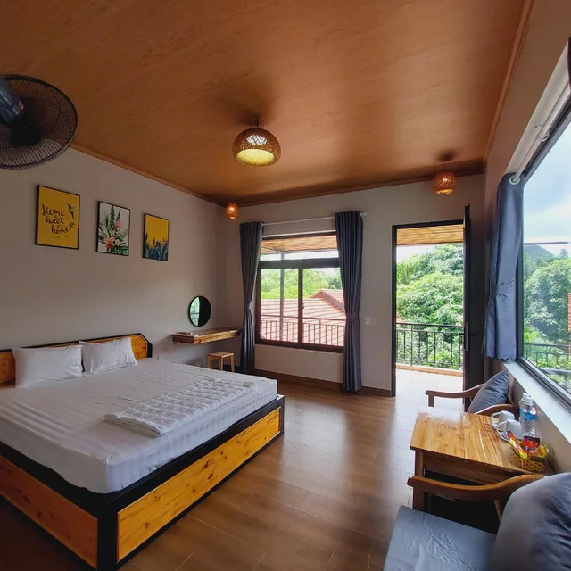 غرفة بسرير كينج بإطلالة على الجبل، Ninh Binh Mountain Side Homestay & Cafe 1/1