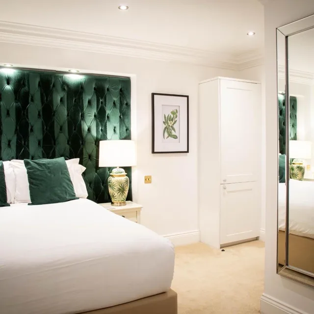 Emerald, The Hotel Chester 3/10
