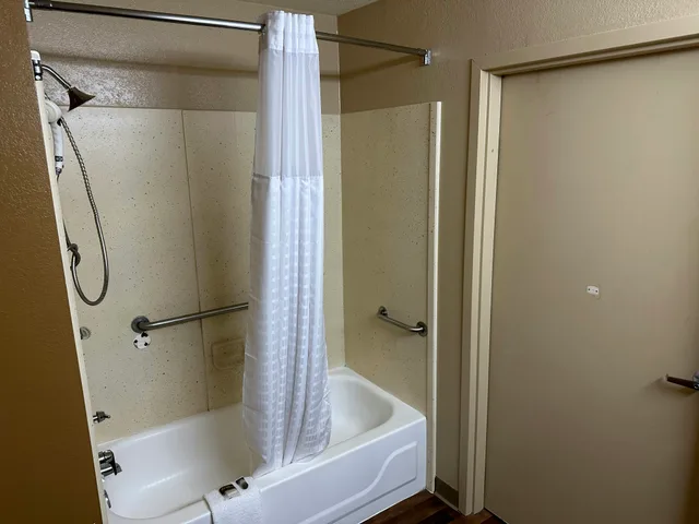 غرفة بسريرين كوين لذوي الإعاقة، Red Roof Inn Southfield 4/5