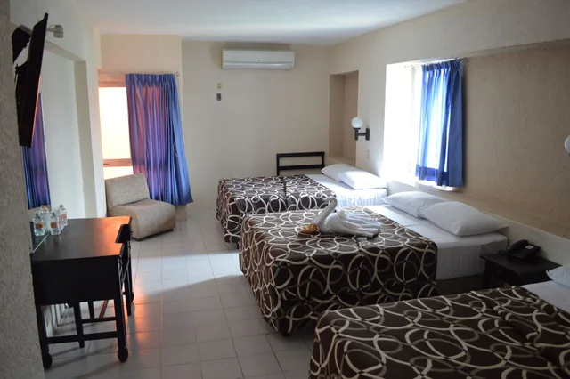 غرفة ثلاثية بسريرين مزدوجين، Hotel Colon Merida by Kavia 3/9