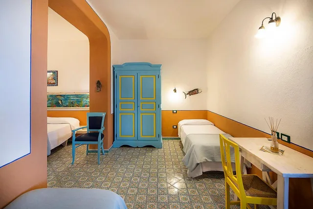 جناح جونيور، Hotel Mamma Santina 4/5