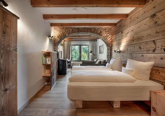 Deluxe, Double Bed, Bathtub, Gut Höhne 2/2