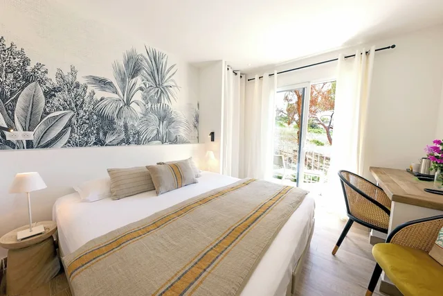 Comfort, Queen Bed, City or Country View, Balcony، Le Saint Erasme 1/10