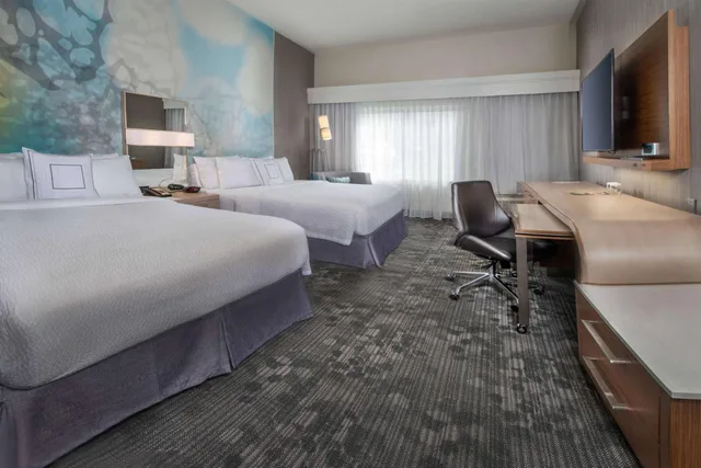 Room, King Bed, Sofa, Comfort Inn & Suites Bethlehem Lehigh Valley Airport 2/3