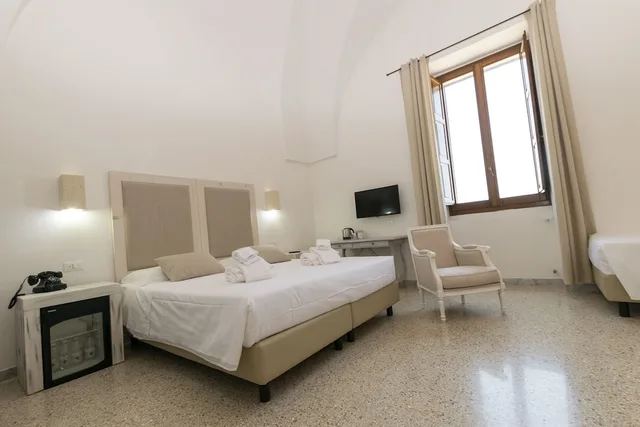 غرفة رباعية بسرير كوين وسريرين منفصلين، Masseria Mazzetta Salento 2/5