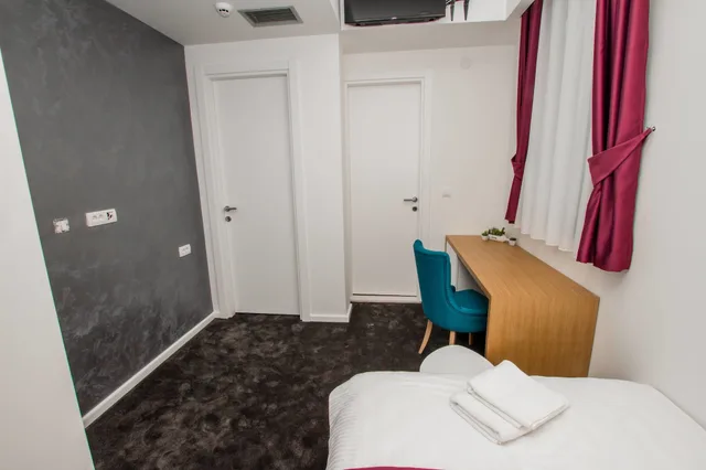 غرفة عائلية ثلاثية بسرير كوين وسرير فردي بإطلالة على الجبل، Hotel Alkima 3/7