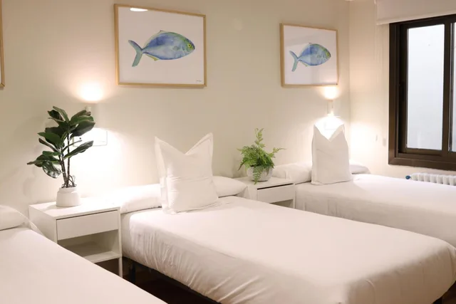 غرفة ثلاثية، Hotel Celta 1/2