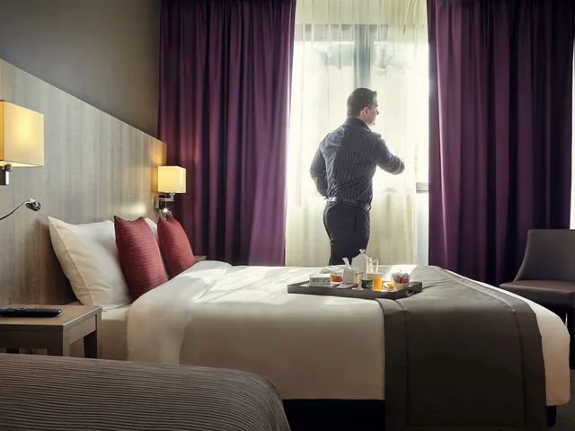غرفة كلاسيكية بسرير مزدوج وسرير فردي، Mercure Versailles Paris Ouest 7/10