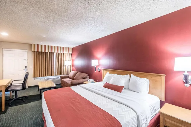 غرفة بسرير كينج مع أريكة، Quality Inn Casa Grande I-10 2/6