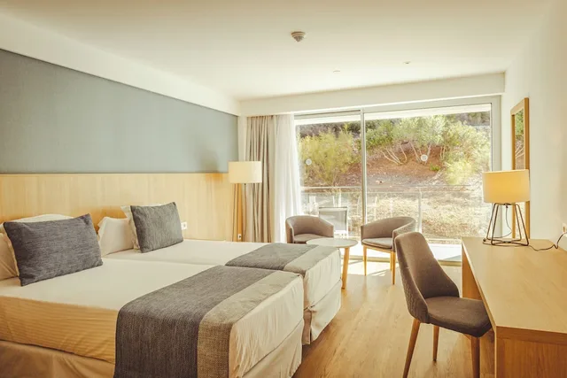 غرفة قياسية بسريرين منفصلين بشرفة، HOTEL 55 SANTO TOMAS 1/10