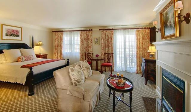 غرفة بسرير كينج بإطلالة على الحديقة، Saybrook Point Inn, Marina & Spa 3/8