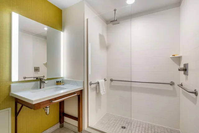 غرفة بسرير كينج لذوي الإعاقة، Best Western Plus Gardena Inn & Suites 5/5
