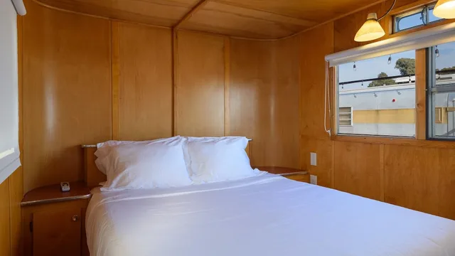 3 Bedrooms, Premium, Suite, Mansion, Single Bed, Queen Bed, Sofa، Waypoint Ventura 1/3