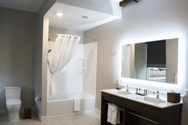 استوديو تنفيذي بسرير كينج مع أريكة، Hotel Millwright 5/5