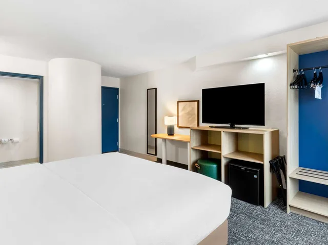 غرفة بسرير كينج، Spark by Hilton Augusta 3/6
