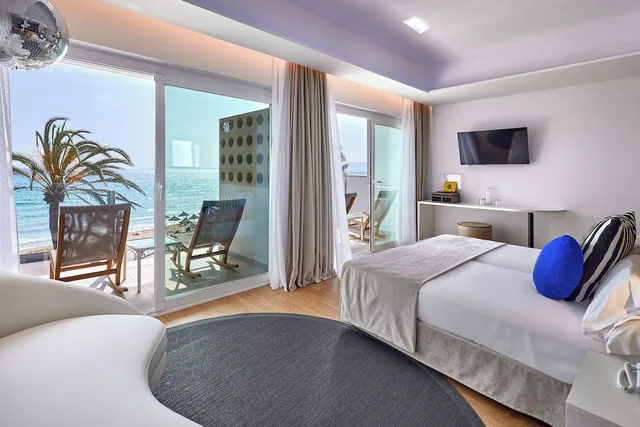 Junior Suite, Twin Beds, Sea Front, Balcony، Universal Hotel Neptuno - Adults Only 4/6