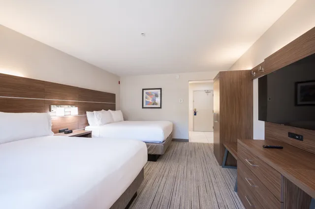 Room, 2 Queen Beds, Holiday Inn Express Grover Beach 2/5
