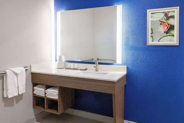 غرفة بسريرين كوين لذوي الإعاقة، La Quinta Inn and Suites by Wyndham Valdosta 5/5