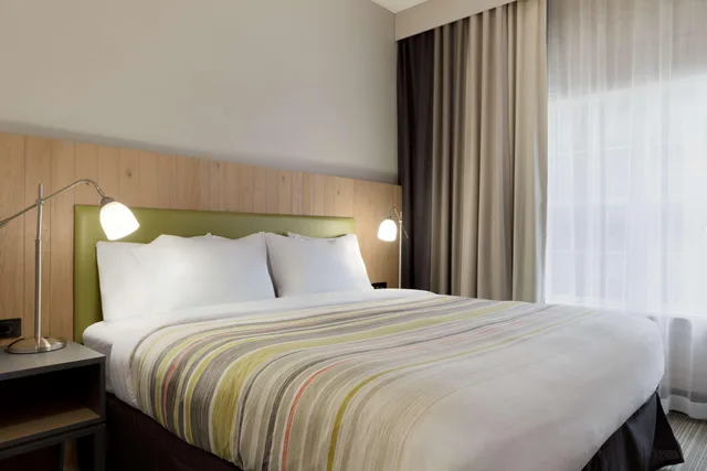 غرفة بسرير كينج لذوي الإعاقة، Country Inn & Suites By Radisson Jackson Tn 1/1