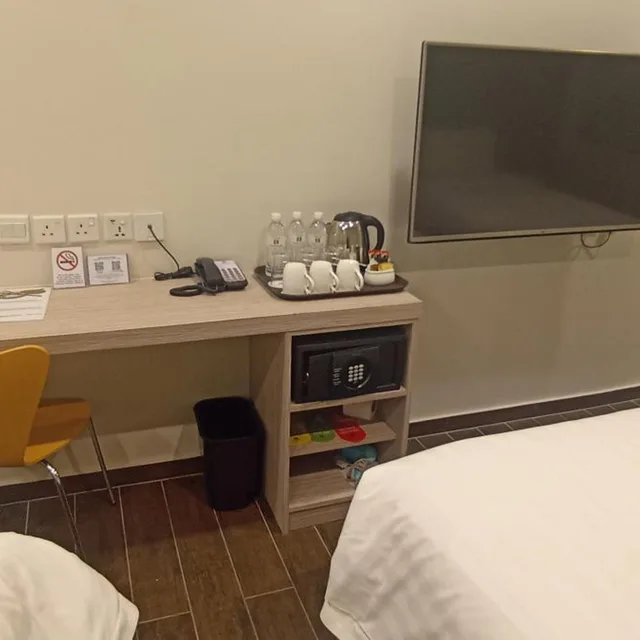 Basic, Triple, The Klagan Hotel 6/10