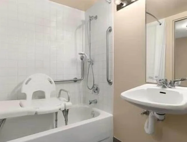 Room, King Bed, Accessible, Days Inn Stephenville 4/4