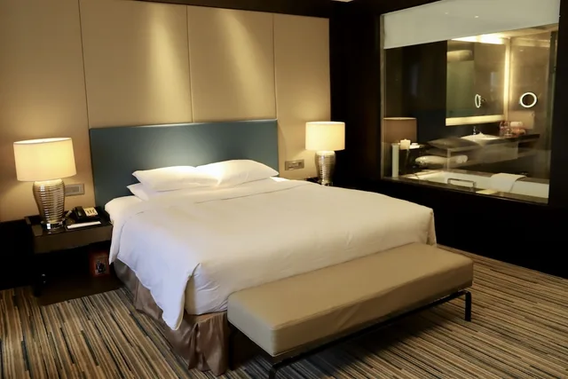 غرفة كلوب بسرير كينج، Renaissance Huizhou Hotel 4/7
